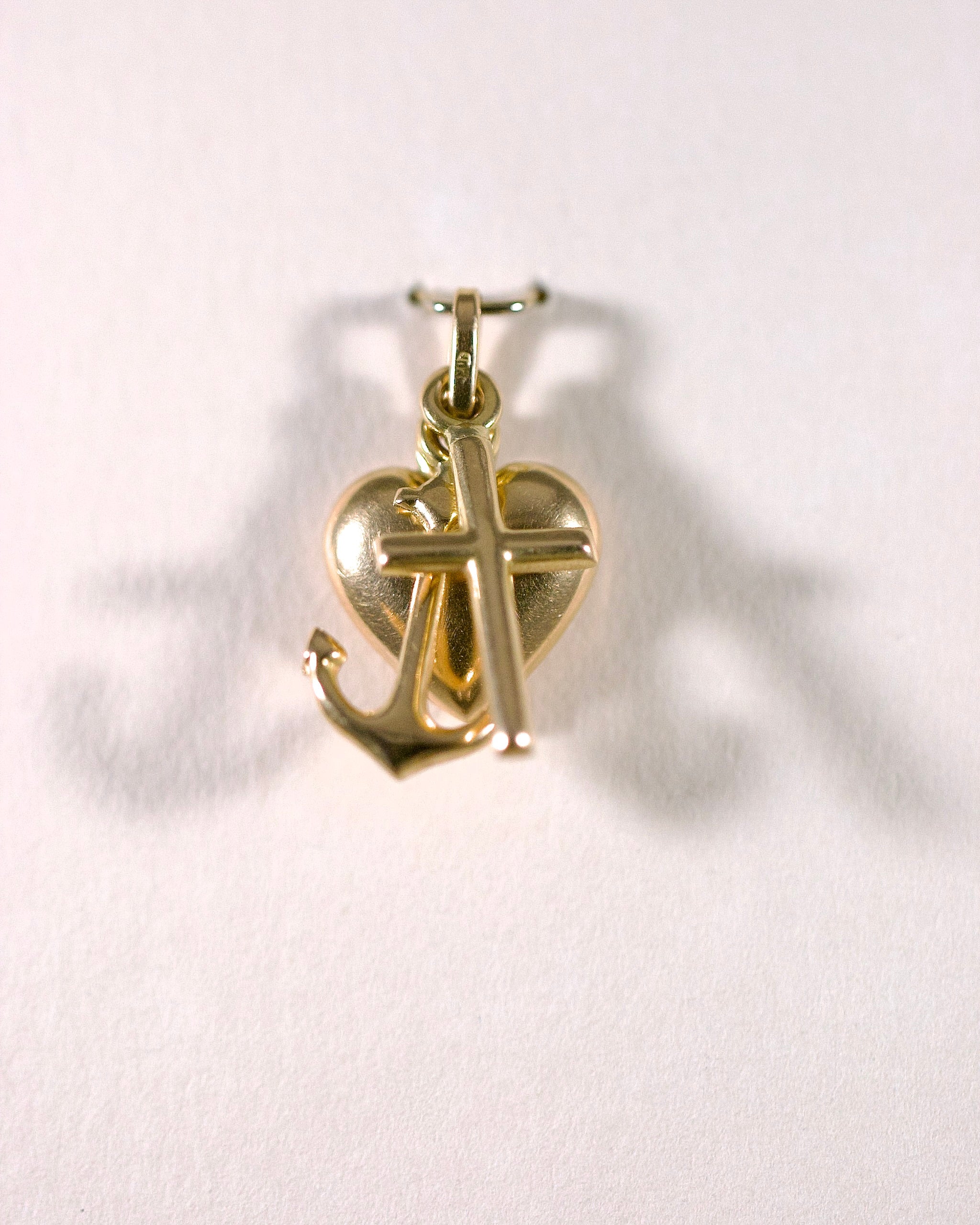 Pendentif en Plaqué Or - Les 3 Vertus Pendentif en Plaqué Or - Les 3 Vertus